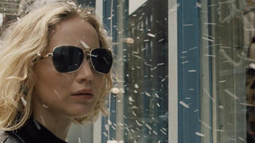 Crítica: La camaleònica Jennifer Lawrence salva &#039;Joy&#039;