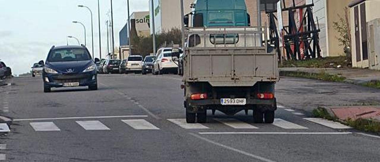 Acceso al polígono industrial de Sete Pías.   | // NOÉ PARGA