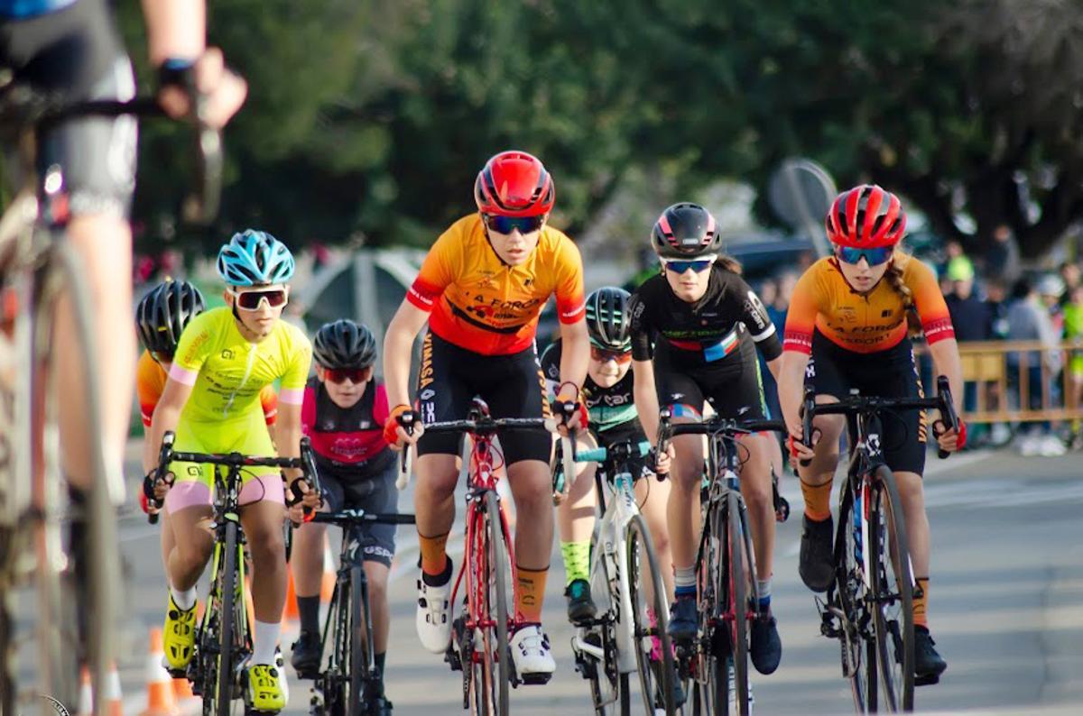 Se disputó este pasado sábado en la zona exterior del Velódromo Municipal Luis Puig de Valencia el XV Trofeu FDM-València para Escuelas de Ciclismo.