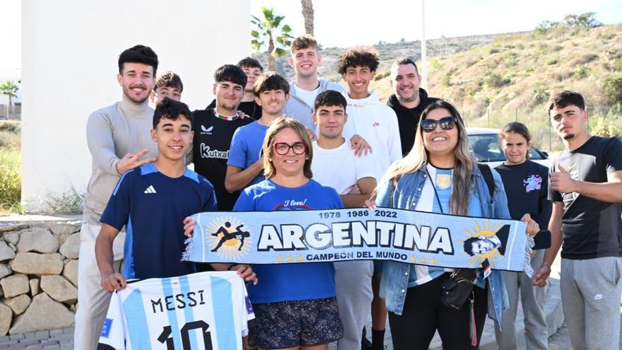 Horas de espera por Messi en Alicante: "Verlo desde lejos es lo máximo"