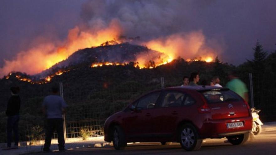 Tres muertos y al menos 12 heridos en dos fuegos sin control en Girona