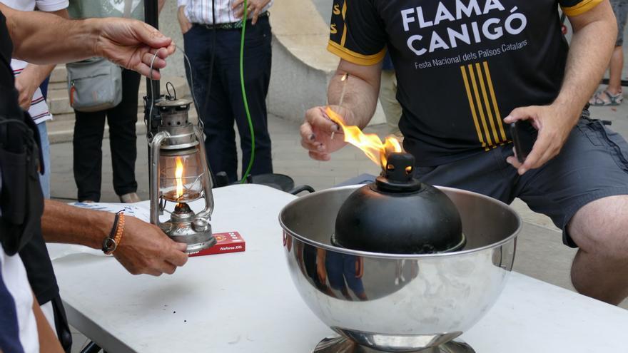 Música, coca i petards per viure la revetlla de Sant Joan