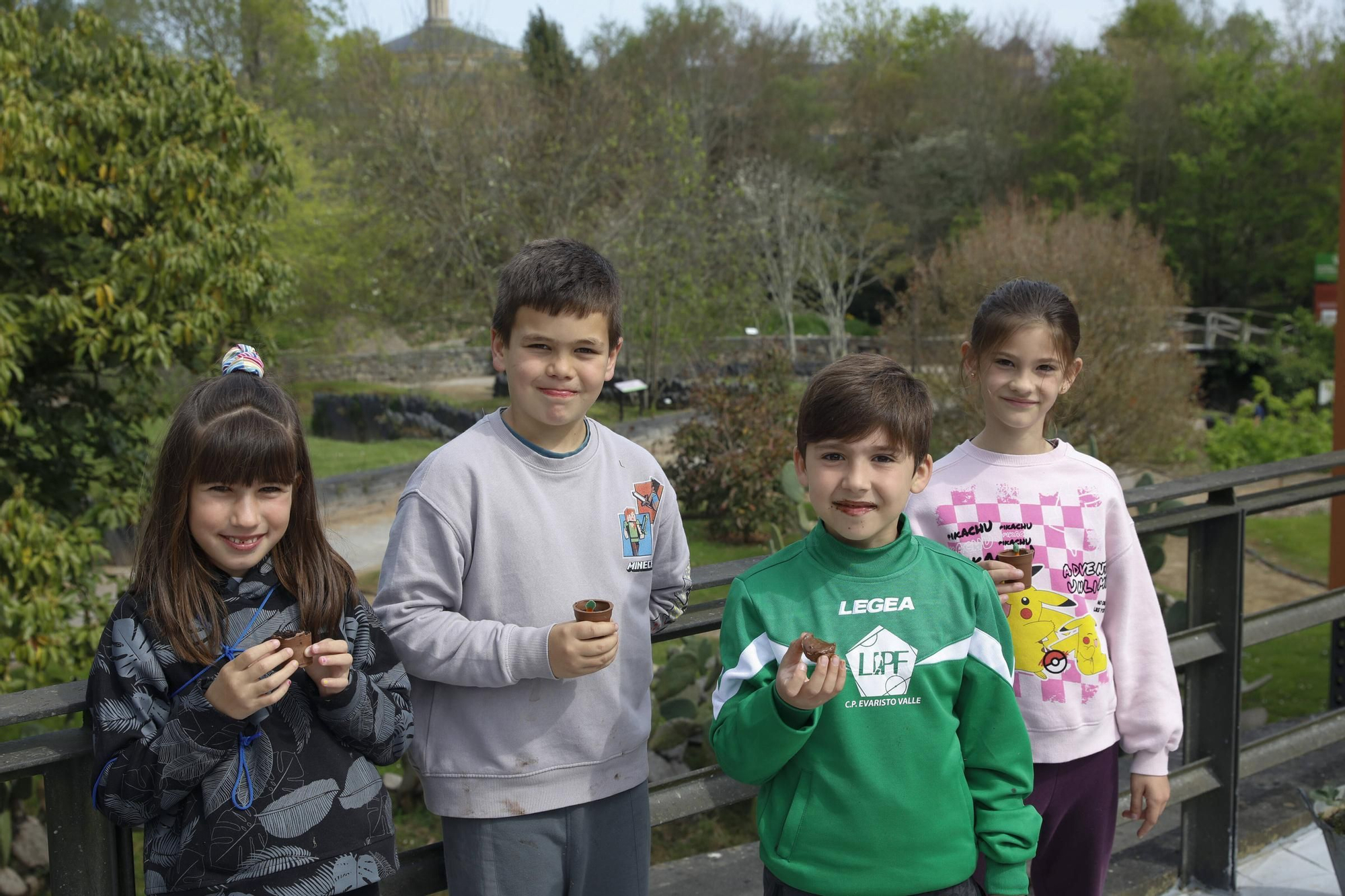 En imágenes: Diversión entre plantas para 500 escolares que celebran los 20 años del Botánico