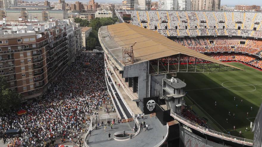 Imagen del estadio de Mestalla en la protesta del día del Celta de Vigo. | J. M. LÓPEZ