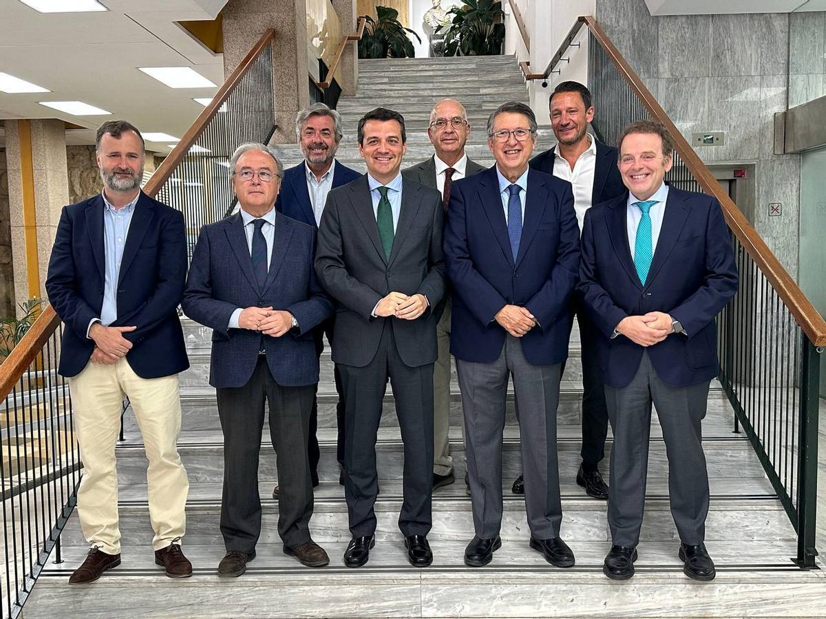 Imagen de grupo de responsables del Ayuntamiento y Córdoba Ecuestre, este lunes en Capitulares.