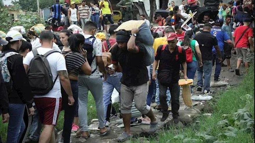 Los inmigrantes venezolanos en Colombia colapsan los programas humanitarios