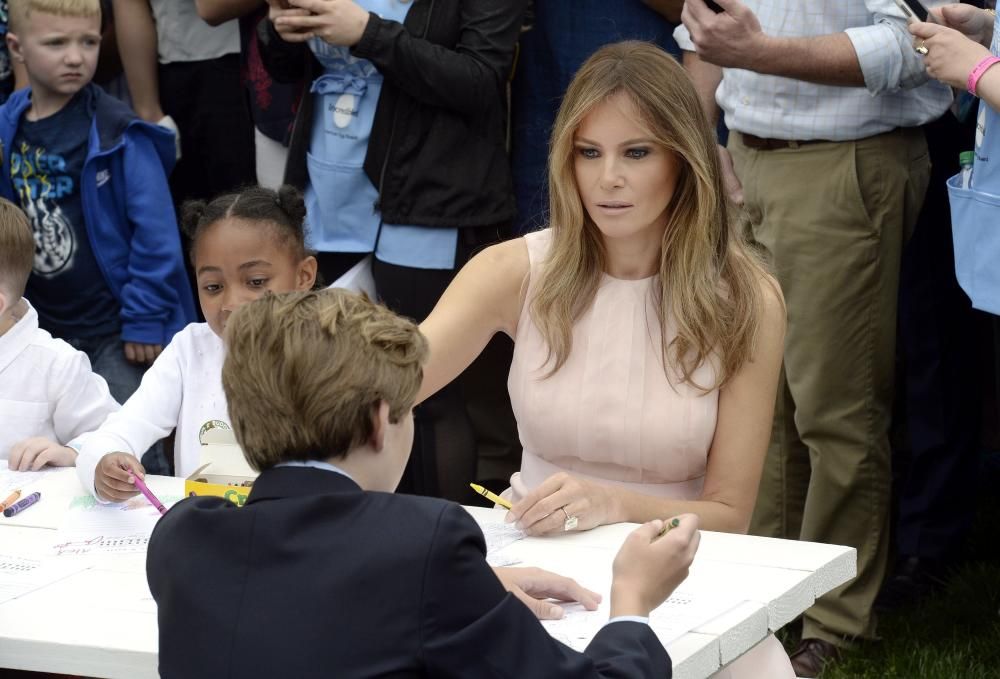 El presidente de Estados Unidos, Donald Trump, y la primera dama, Melania Trump, han participado este lunes en su primera carrera de huevos de Pascua desde que llegaron a la Casa Blanca.