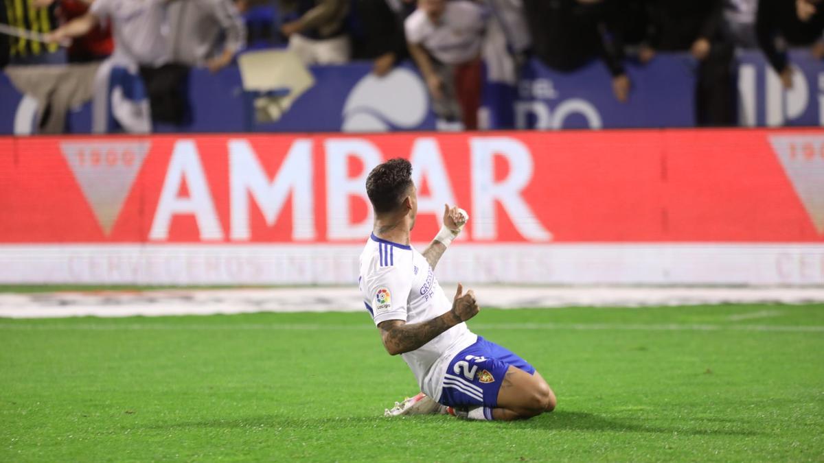 Nano Mesa celebra el gol marcado ante el Mirandés tras la revisión del VAR.