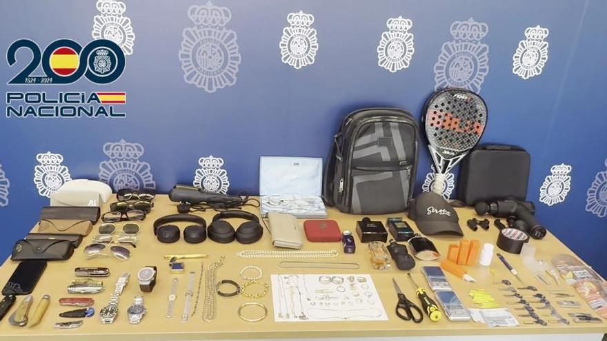 Dos detenidos por recorrer la provincia de Alicante para cometer catorce robos en casas