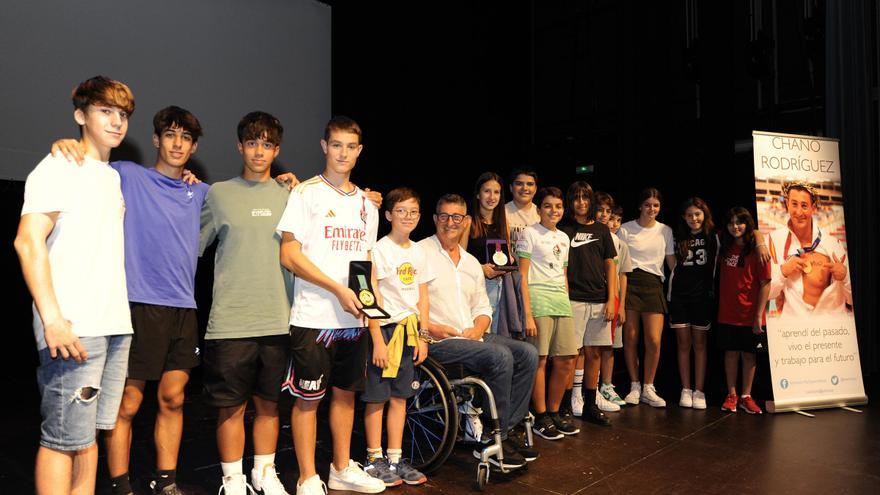 Charla en A Estrada del laureado nadador paralímpico vigués Chano Rodríguez