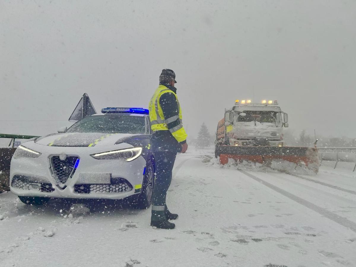 Galicia registra 32 incidencias en las carreteras a causa de la nieve o el hielo