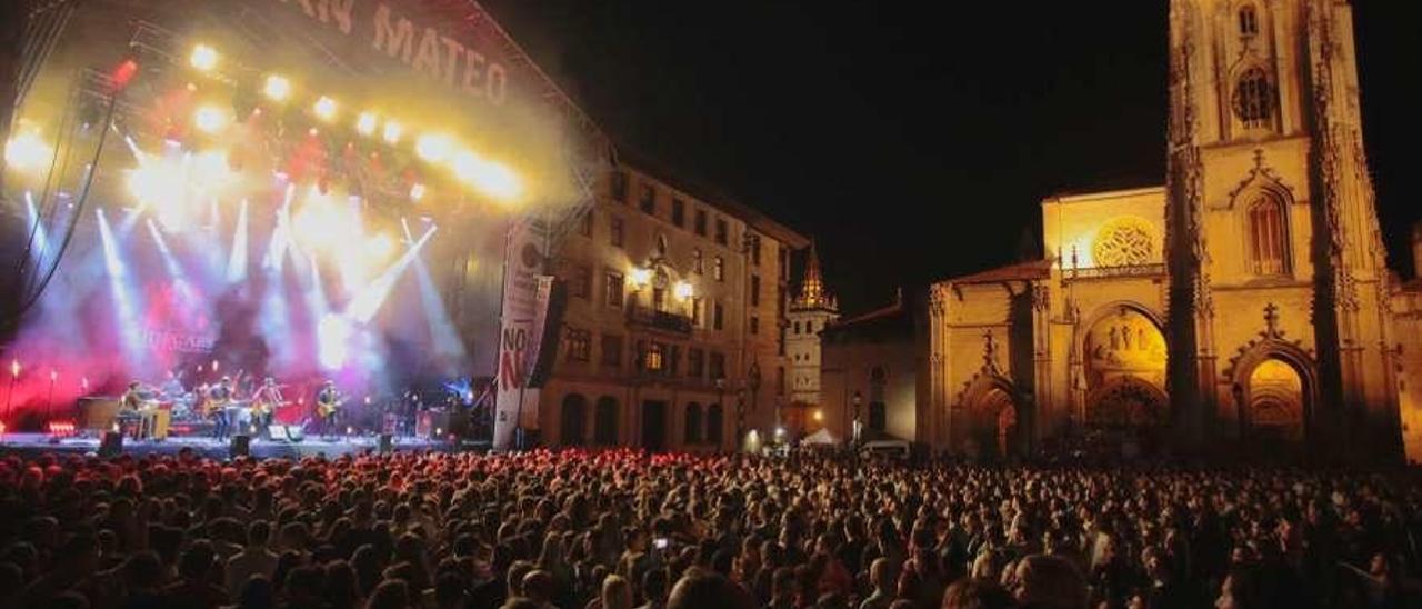 La plaza de la Catedral, durante el concierto de &quot;Sidecars&quot;, el año pasado.