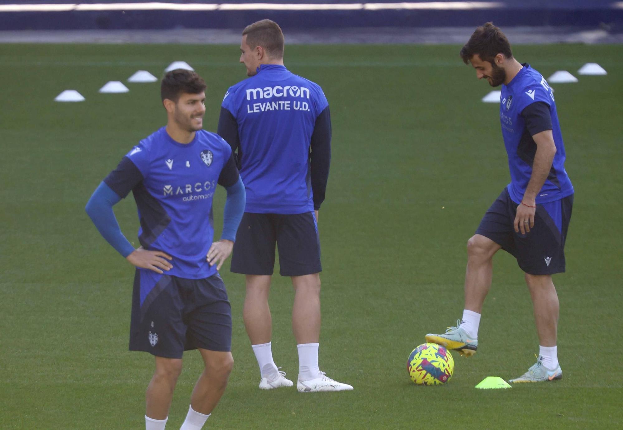 Sesión de entrenamiento del Levante UD