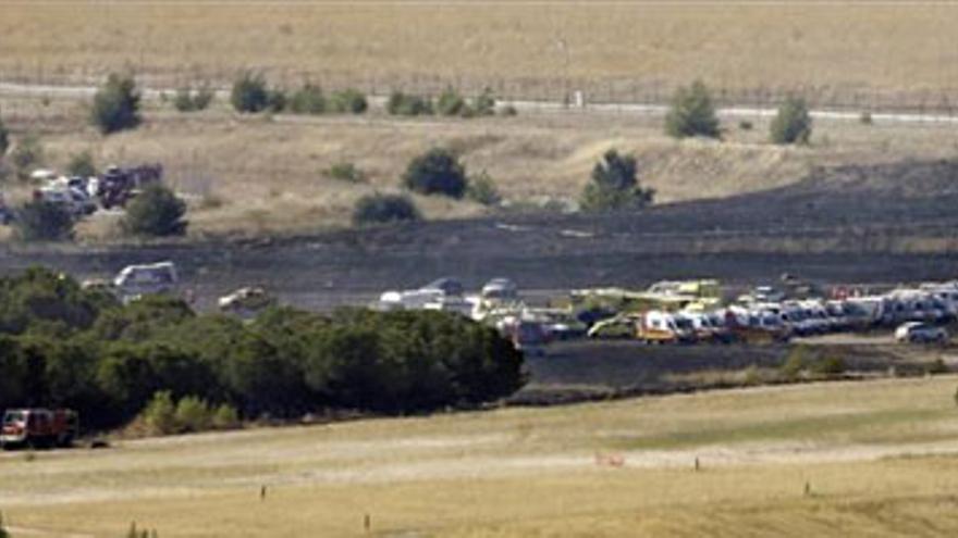 Al menos un centenar de personas fallecen al estrellarse un avión en Barajas