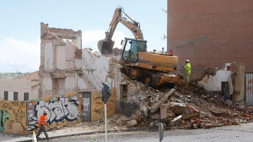 Derribo del edificio en la Cuesta del Piñedo, hace unos días