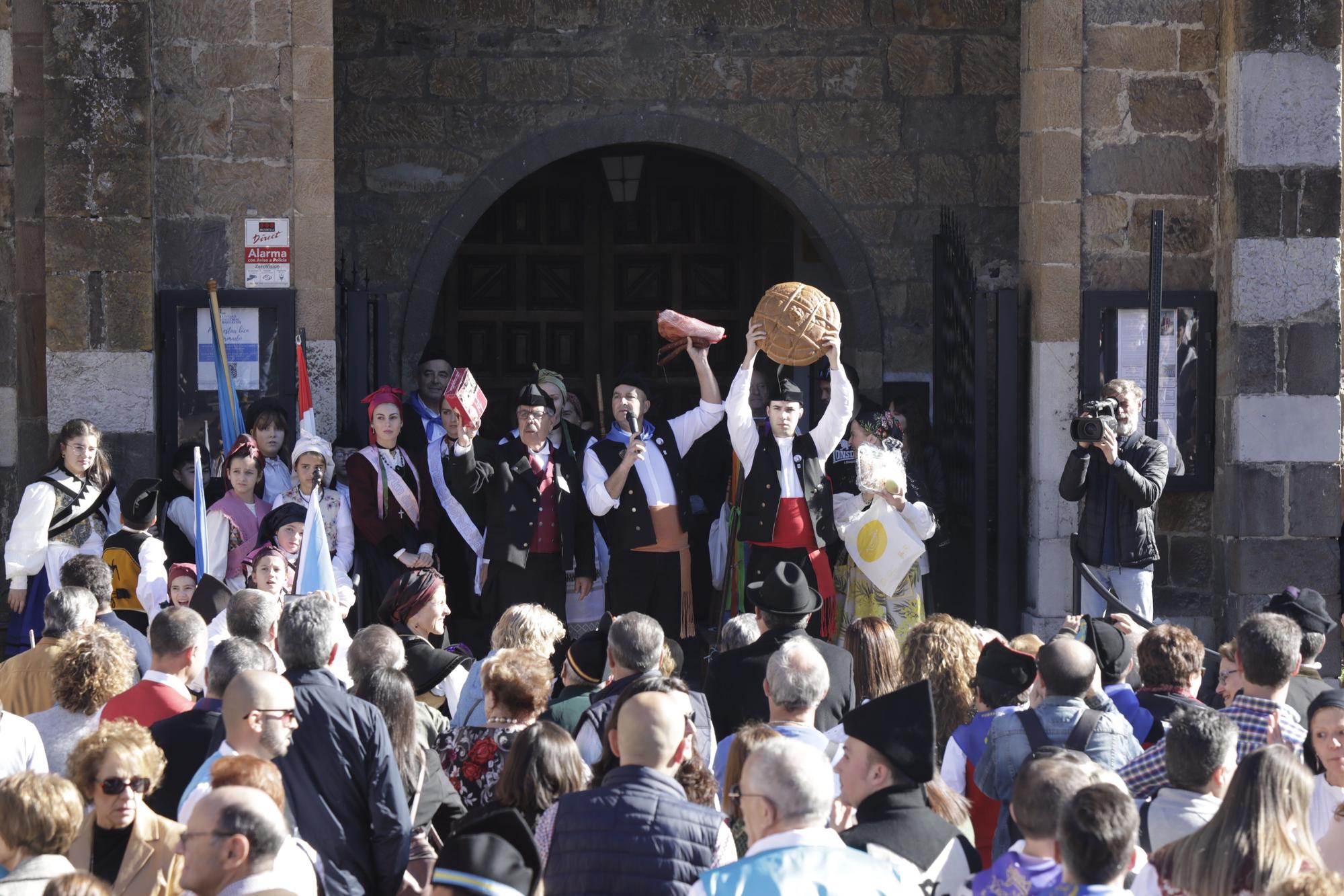 EN IMÁGENES: La localidad allerana de Moreda celebra San Martín, la fiesta de los Humanitarios