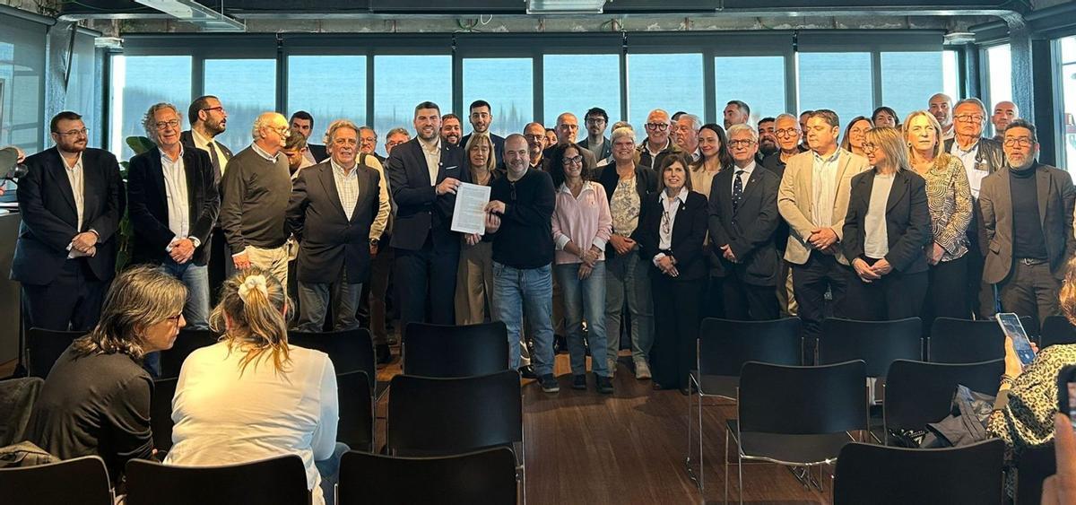 Més de 80 alcaldes catalans demanen regularitzar centenars d’urbanitzacions