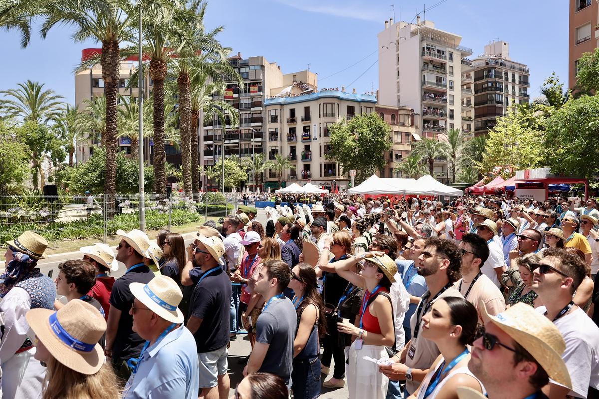 La corte desembarca en la mascletà del 22 de junio en Alicante La corte desembarca en la mascletà del 22 de junio en Alicante