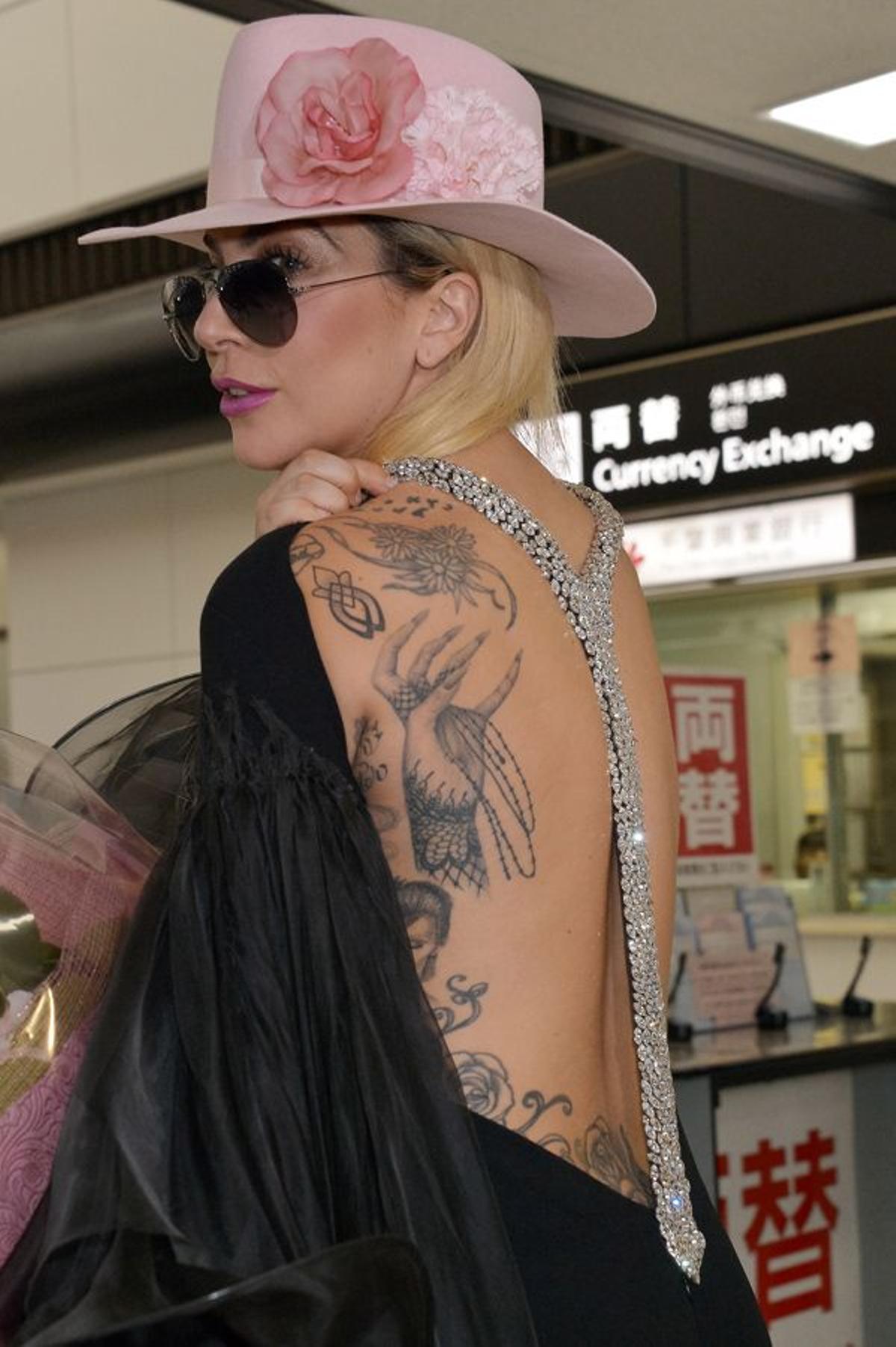 Lady Gaga en el aeropuerto de Japón