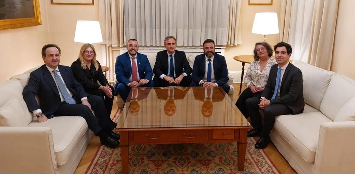 Benlloch i els altres integrants de la delegació espanyola s’han reunit en Estrasburg amb l’ambaixador Morro Villacián.