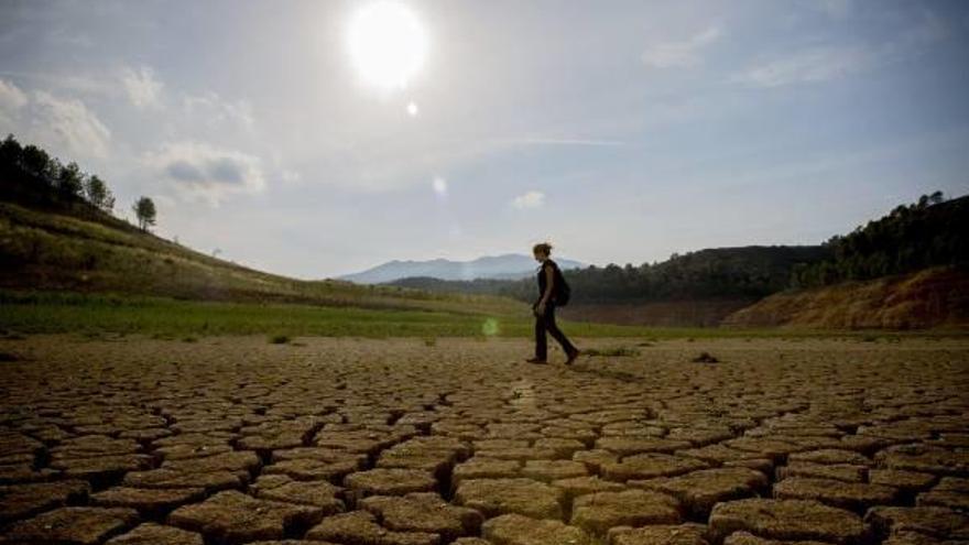 Imagen del Embalse de Forata en 2016, en Gátova, que muestra las consecuencias de la sequía.