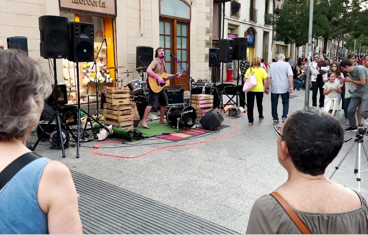 Carles Ribot en el primer concert de "La gira impossible" el 2024 a Vic.