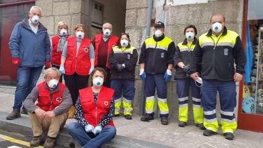 Los voluntarios de Cruz Roja, en Cangas de Onís.