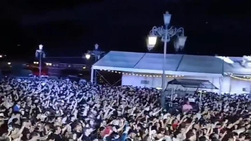 Nuevo Tekilazo en Oviedo: la orquesta abarrota las fiestas de Ventanielles