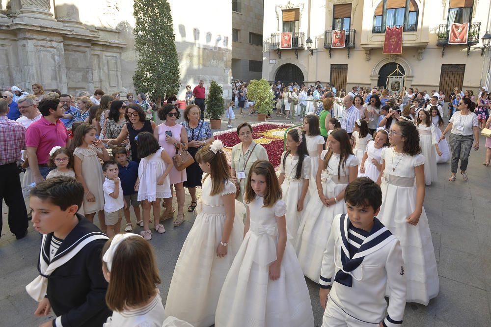 Diferentes imágenes de la procesión litúrgica del Corpus Christi que ayer recorrió las calles del centro, tal y como viene sucediendo desde hace más de seis siglos.