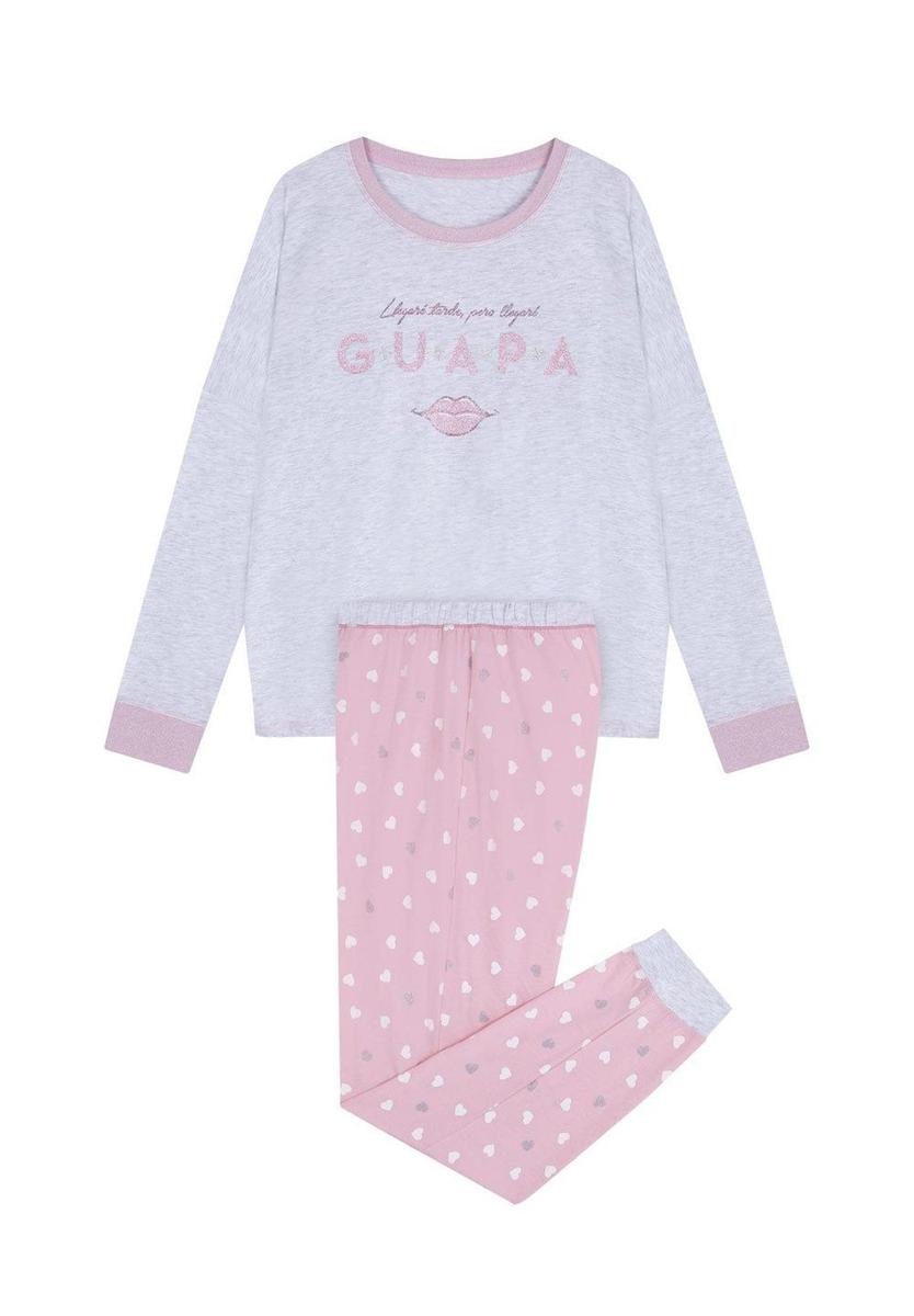Pijama largo rosa de La vecina rubia y women'secret. (Precio: 29,99 euros. Precio rebajado: 23,99 euros)