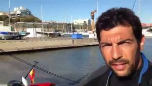 Quico Taronjí explica el material que porta en el seu viatge en solitari pel Mediterrani.