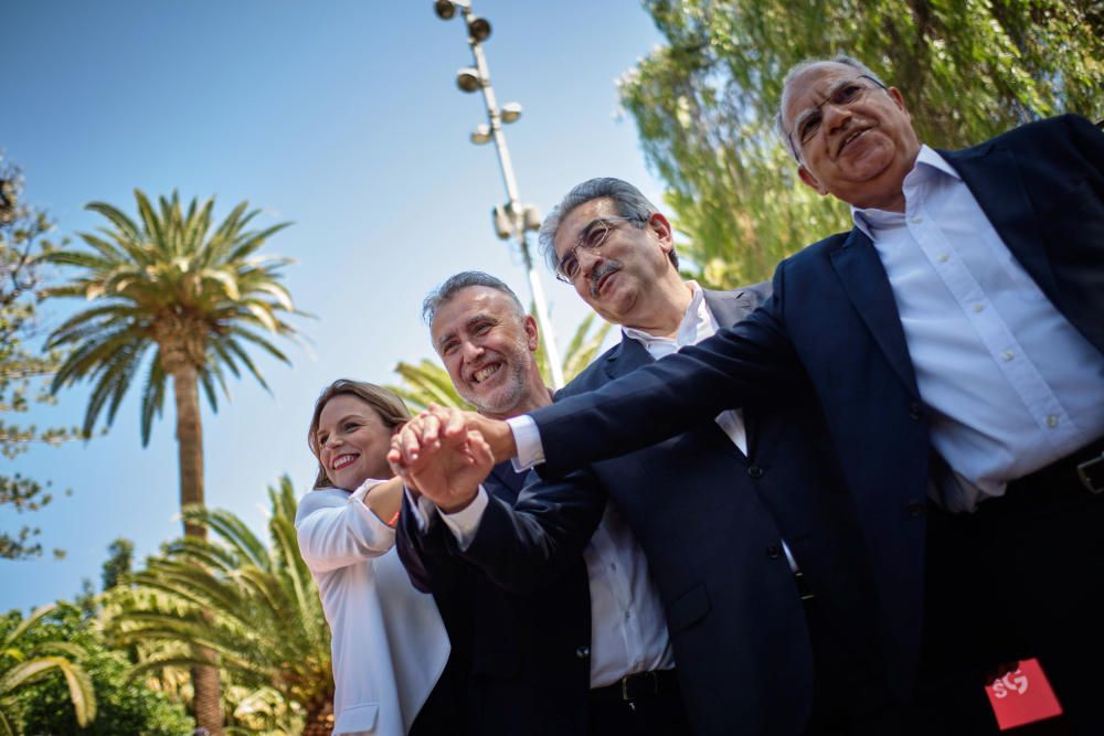 Firma del pacto por el Gobierno de Canarias