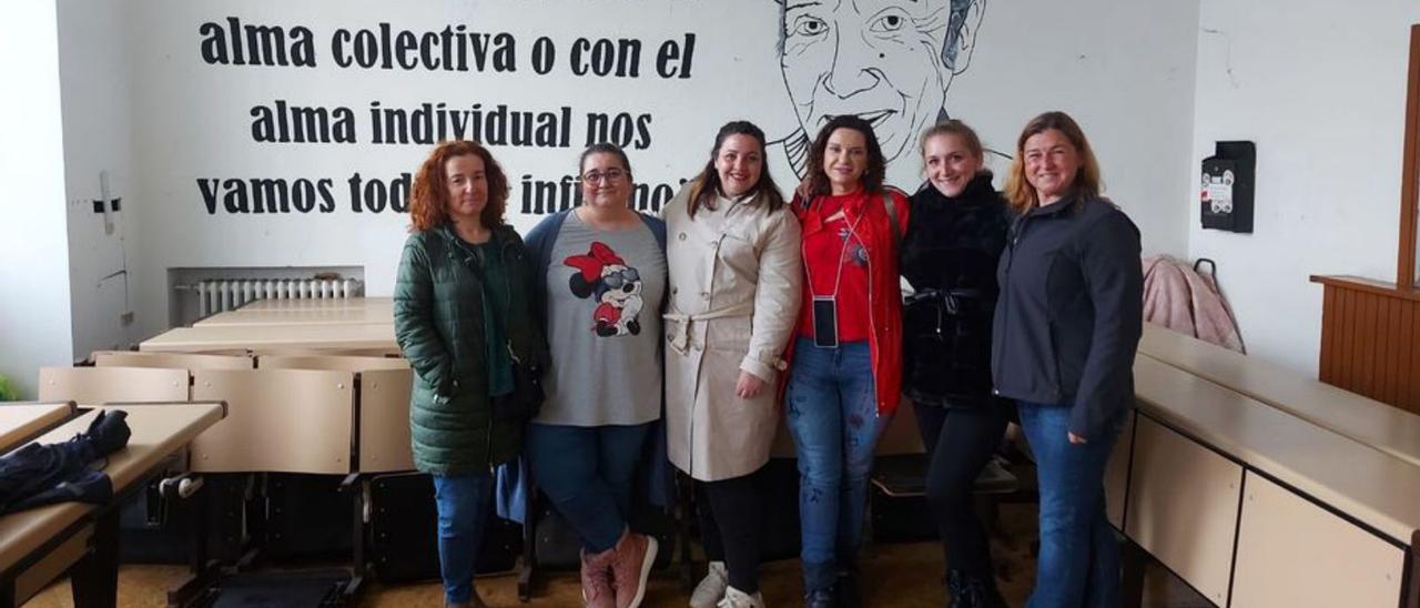 Integrantes de la sección sindical de la CSI de Konecta Avilés, ayer, en la sede regional de la organización.