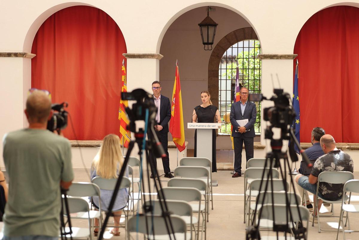 Todas las imágenes de la rueda de prensa en Ibiza de la presidenta del Govern, Marga Prohens