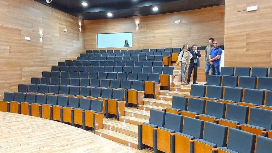 Luisa Piñeiro y Carlos Font, en su visita al auditorio.  // Fdv