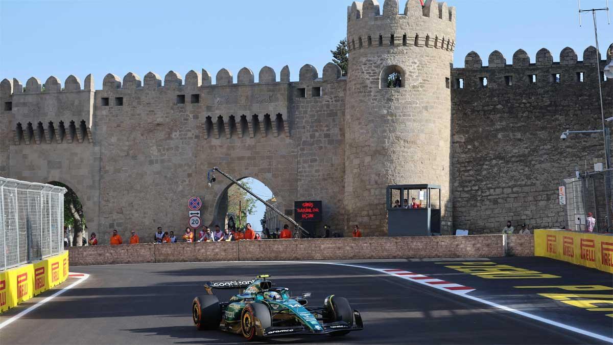 Alonso, durante una vuelta en la clasificación de Bakú