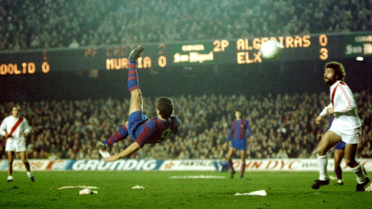 El momento cumbre de la goleada. El cuarto gol, anotado de chilena por Hansi Krankl