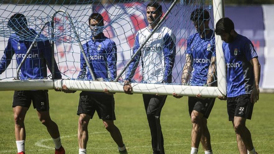 Hierro ensaya con Verdés en la defensa titular del Oviedo