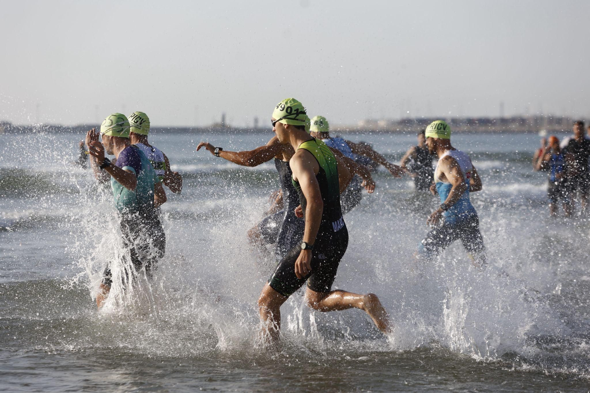 Las mejores imágenes del Mediterránea Triatlón de València