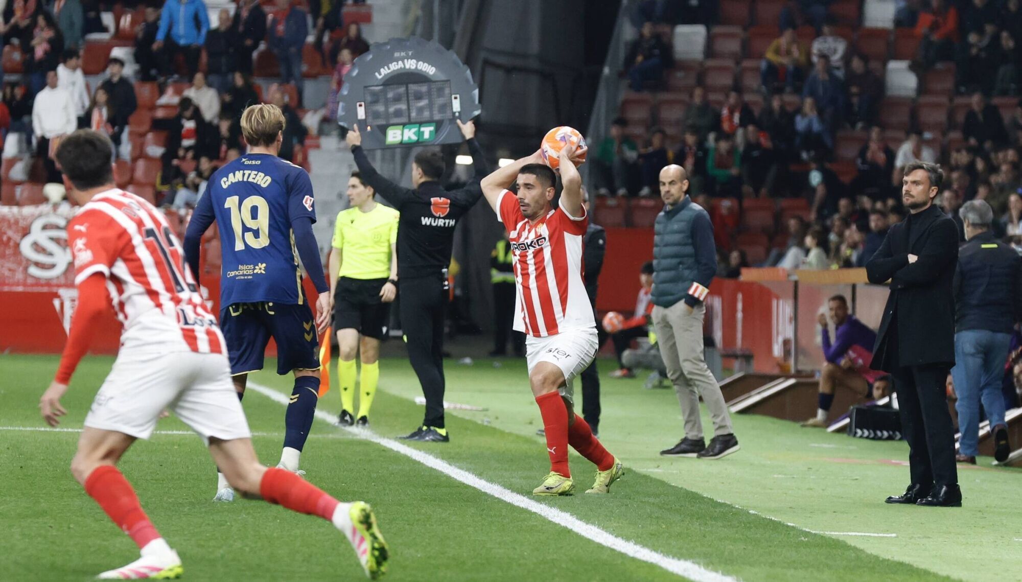 EN IMÁGENES: El Sporting - Tenerife disputado en El Molinón