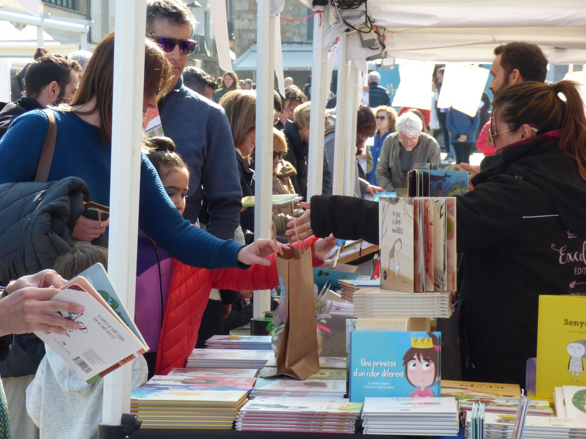 La literatura s'apropia de les platja de les Barques de l'Escala