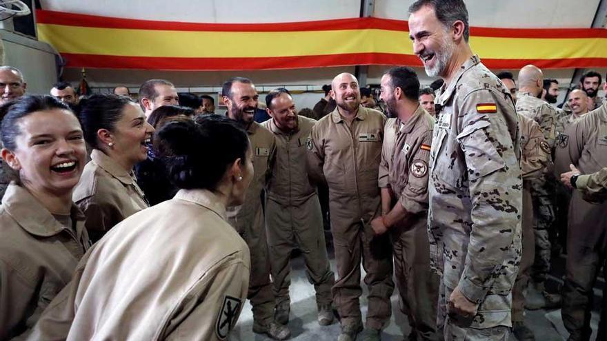 El Rey con las tropas cordobesas en Irak
