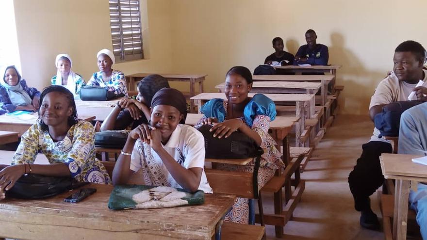 Dos jóvenes africanos podrán tener estudios sanitarios gracias a Bisturí Solidario