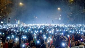 Momento de la manifestación contra la ’ley de esclavitud’ ante el Parlamento húngaro, en Budapest.