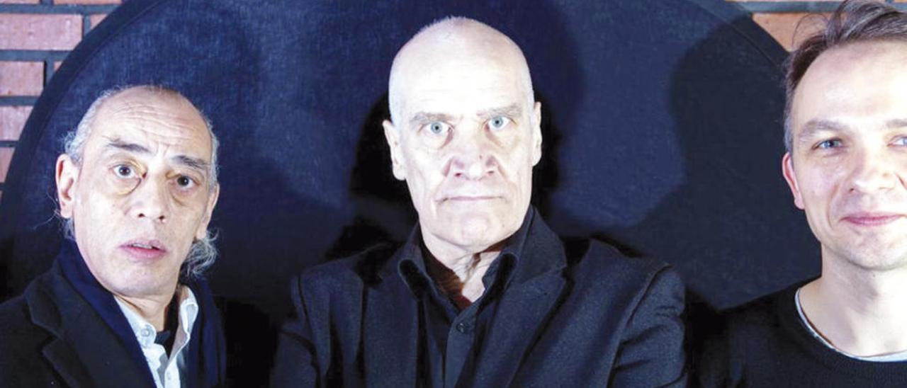 Wilko Johnson, con su banda, en una foto promocional. // Leif Laaksonen