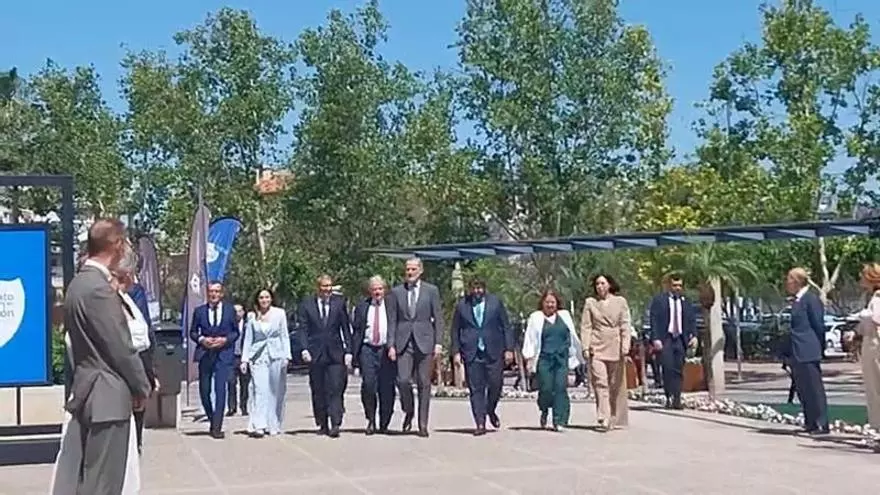 El Rey Felipe VI llega al auditorio Víctor Villegas