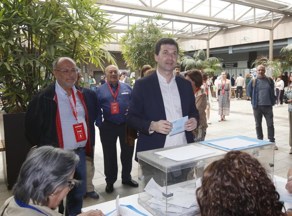 Las imágenes de la jornada electoral del 26M en Vigo.