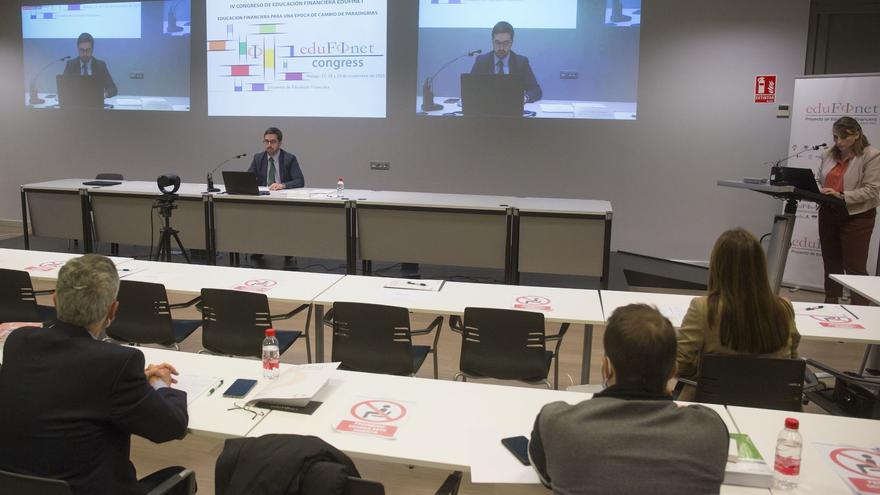 José Antonio Díaz Campos, responsable del área de educación financiera del grupo Unicaja, durante la jornada de clausura de las congreso