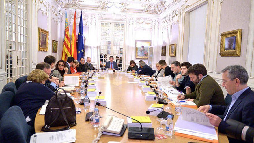 Reunión de la Mesa de las Corts y portavoces de los partidos políticos esta mañana