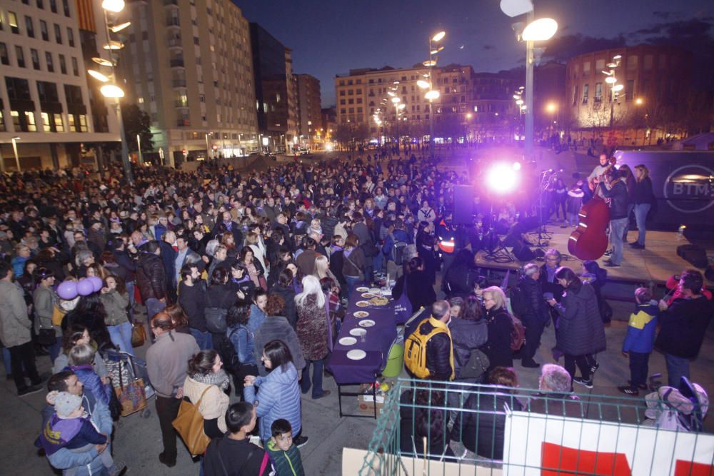 Multitudinària manifestació feminista a Girona